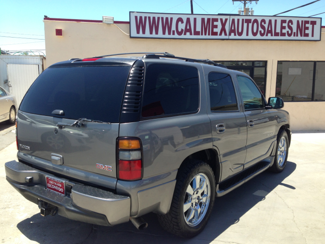 GMC Yukon 2006 photo 2