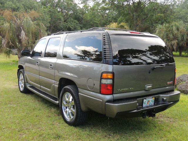 GMC Yukon 2006 photo 11