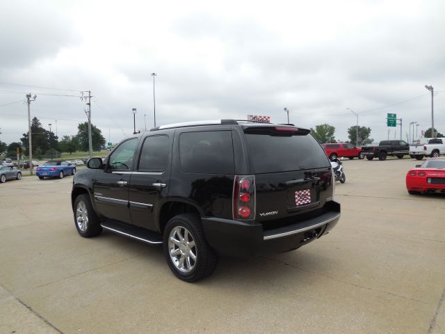 GMC Yukon 2007 photo 2