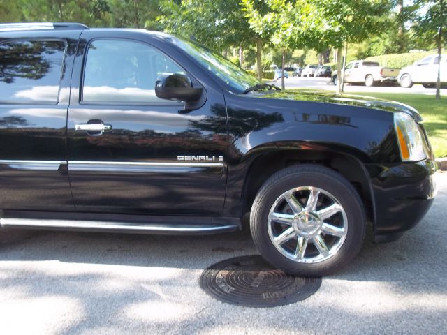 GMC Yukon 2007 photo 2