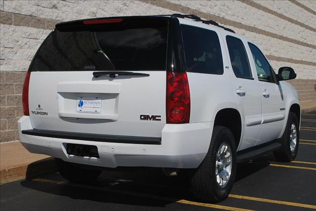 GMC Yukon 45 SUV