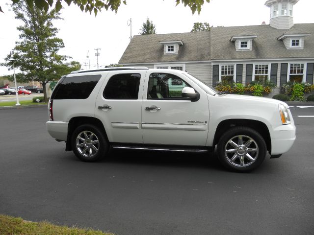 GMC Yukon 2007 photo 2