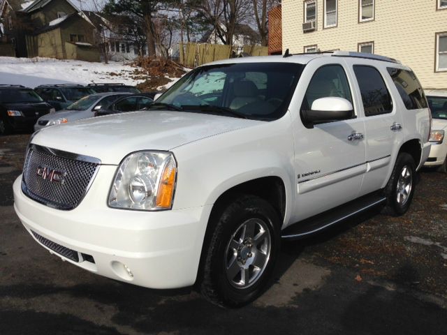 GMC Yukon 2007 photo 2