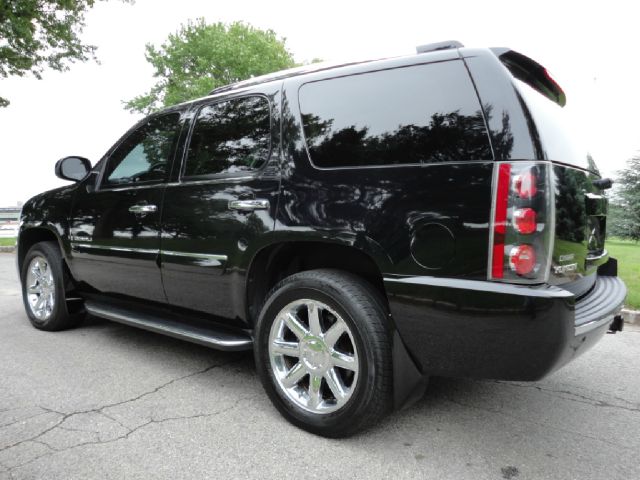 GMC Yukon 2007 photo 2