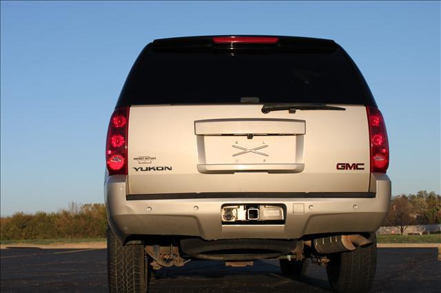 GMC Yukon 2007 photo 2