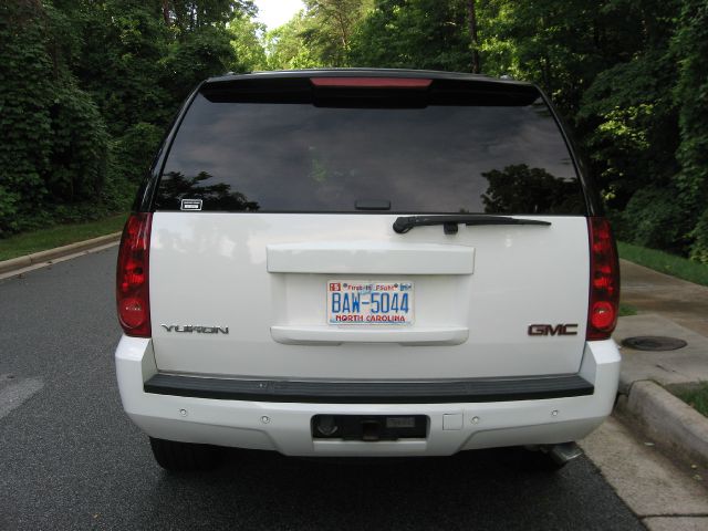 GMC Yukon 2007 photo 2