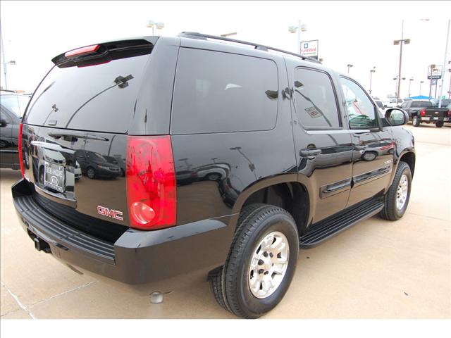 GMC Yukon 2007 photo 2