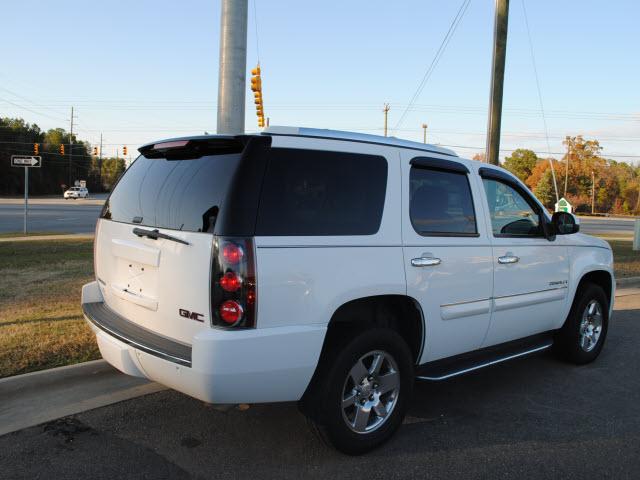 GMC Yukon 2007 photo 2