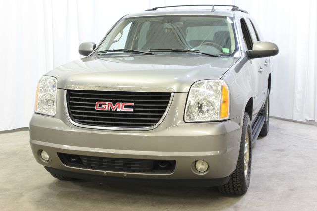 GMC Yukon Xlt-2nd Bench-fwd-cd Player-5 Pass-1 Owner SUV