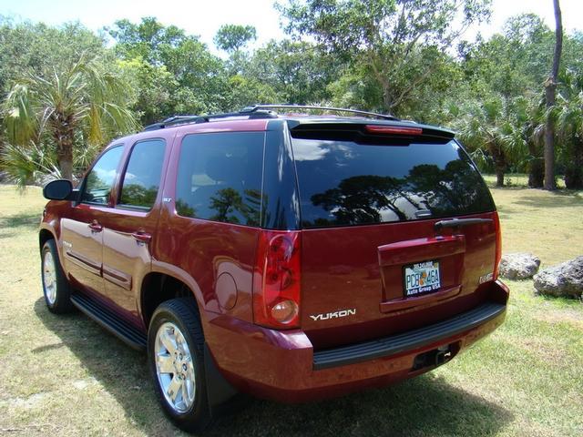 GMC Yukon 2007 photo 2