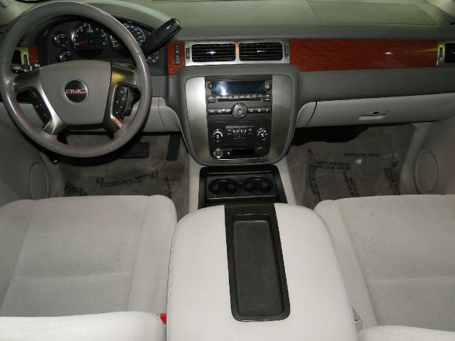 GMC Yukon 2007 photo 2