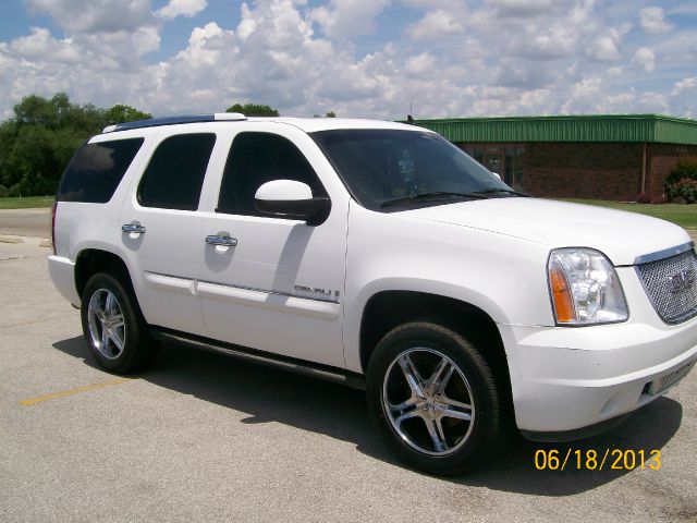 GMC Yukon 2007 photo 2