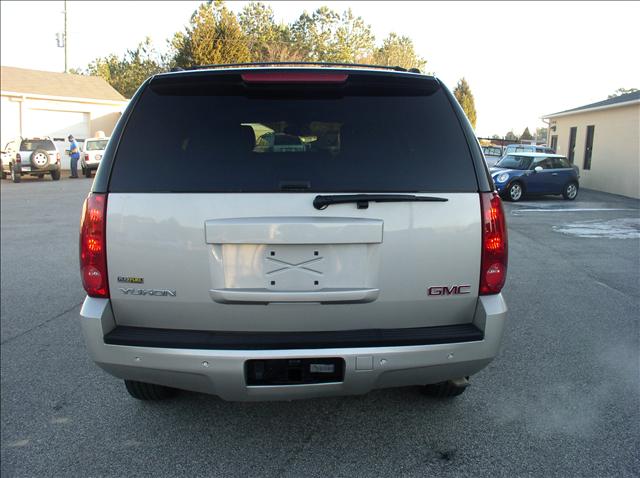 GMC Yukon 2007 photo 2