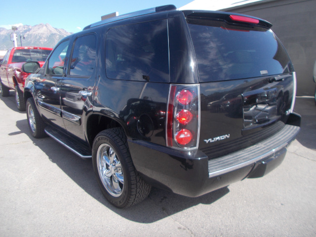 GMC Yukon EX - DUAL Power Doors SUV