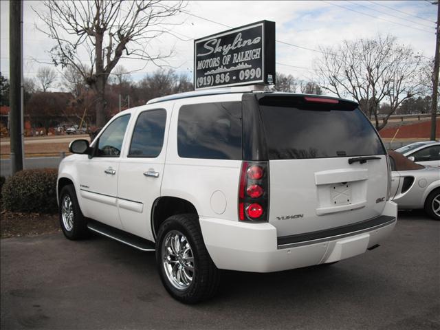 GMC Yukon 2007 photo 2