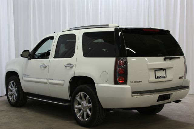 GMC Yukon 2007 photo 2