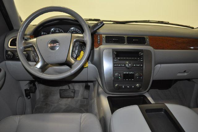 GMC Yukon 2007 photo 2