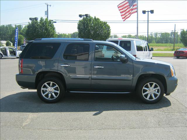 GMC Yukon 2008 photo 2