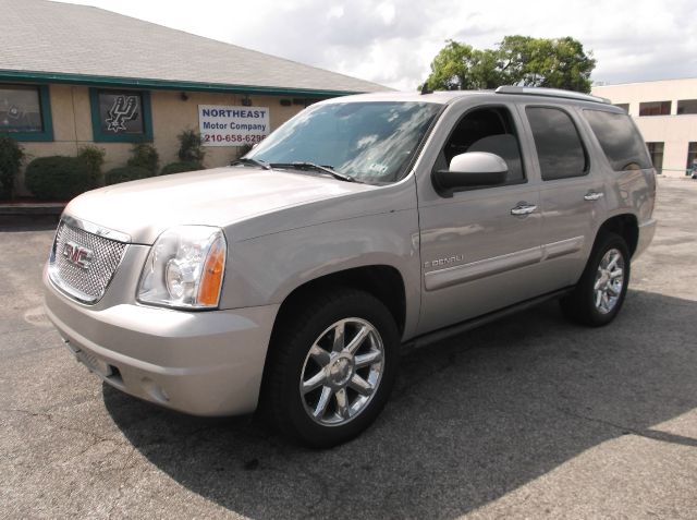 GMC Yukon 2008 photo 2