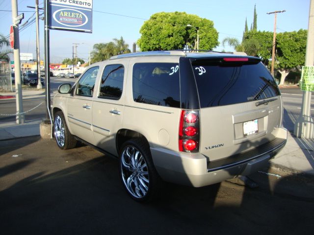 GMC Yukon 2008 photo 2