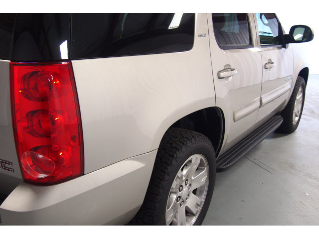 GMC Yukon 2008 photo 2