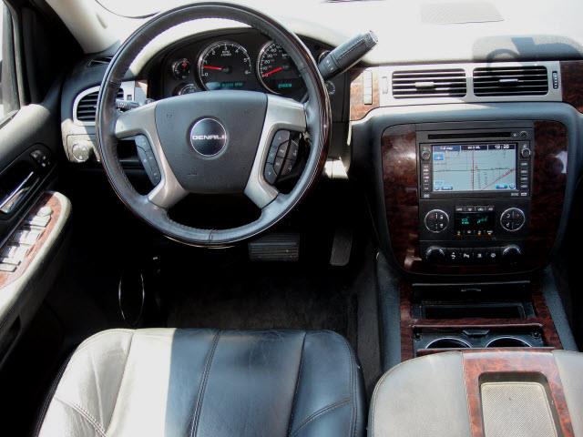 GMC Yukon 2008 photo 2