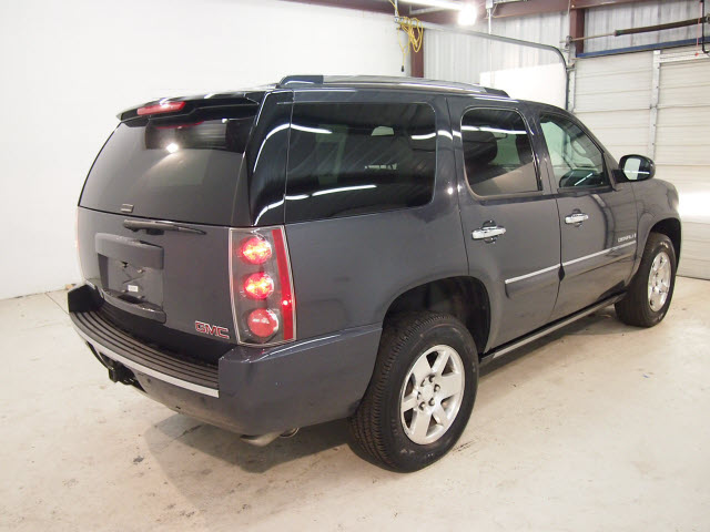 GMC Yukon 2008 photo 2