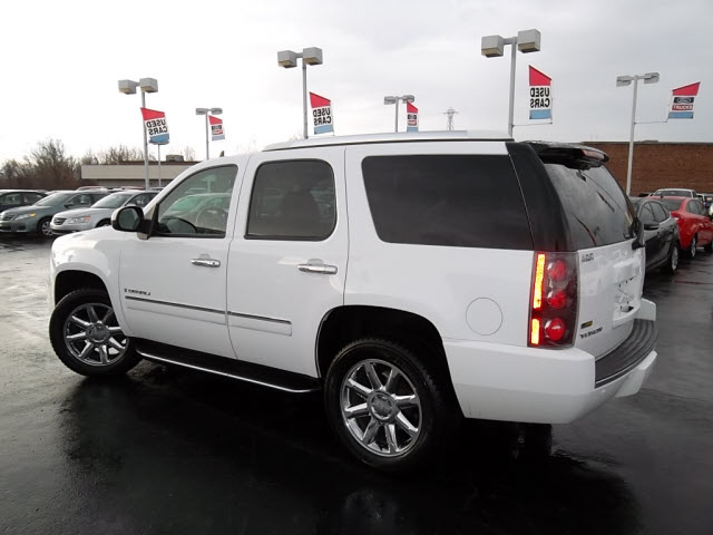 GMC Yukon 2009 photo 3