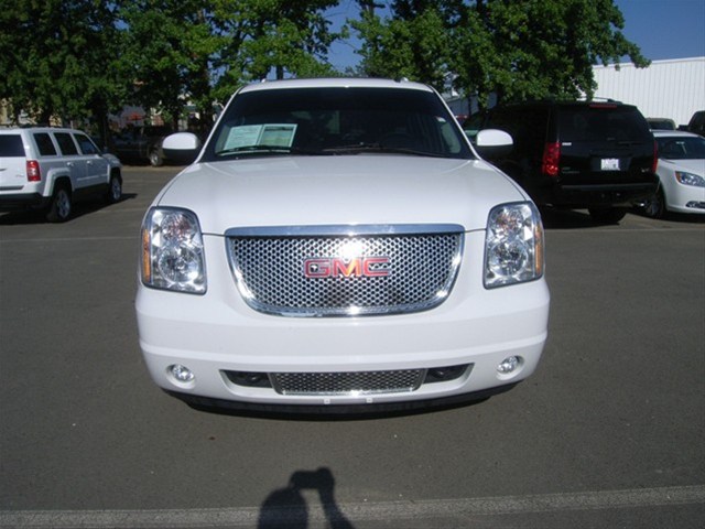 GMC Yukon 2009 photo 2