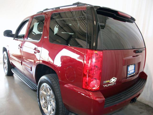 GMC Yukon 2009 photo 2