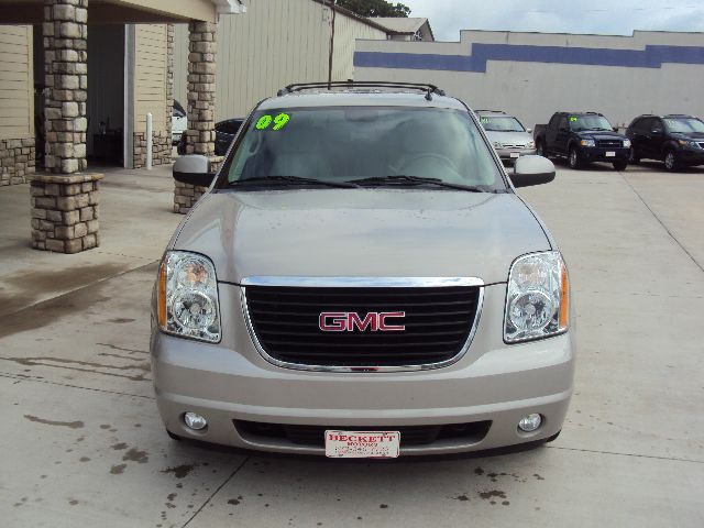 GMC Yukon 2009 photo 2