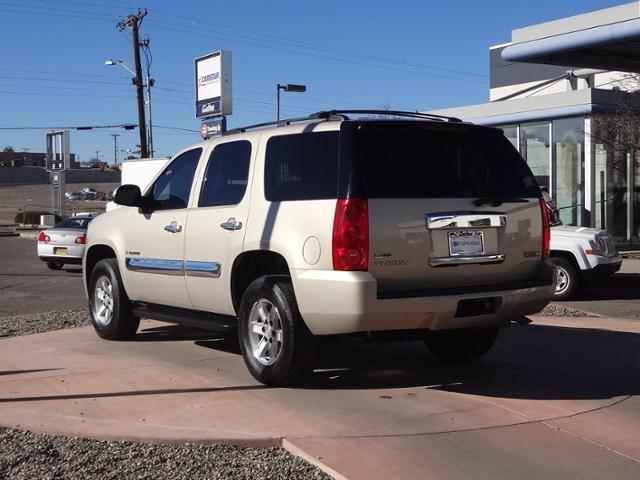 GMC Yukon 2009 photo 2