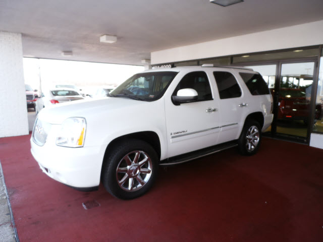 GMC Yukon 2009 photo 2