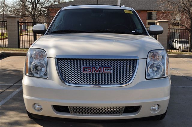 GMC Yukon 2009 photo 2