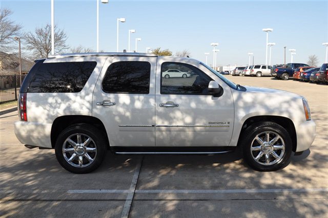 GMC Yukon 2009 photo 4