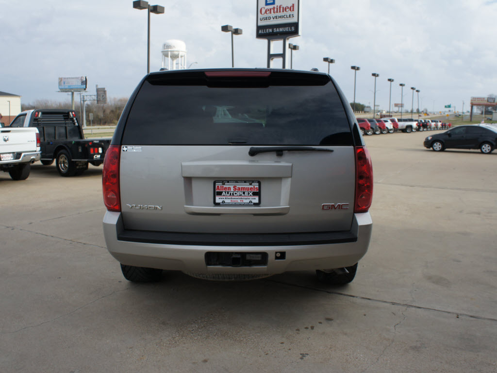 GMC Yukon 2009 photo 2