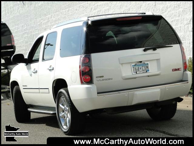 GMC Yukon 2009 photo 2