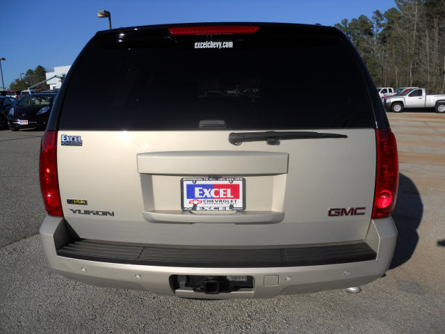 GMC Yukon 2009 photo 2