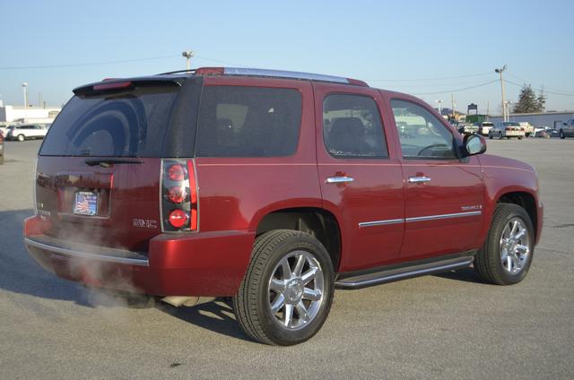 GMC Yukon 2009 photo 2