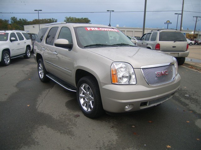 GMC Yukon 2009 photo 2