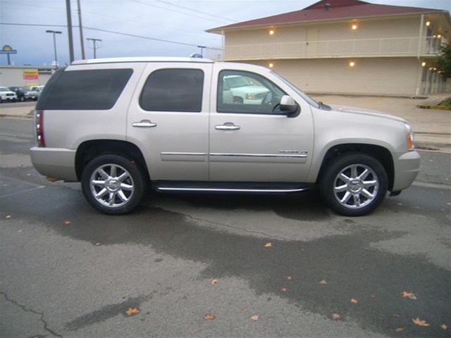 GMC Yukon 2009 photo 3