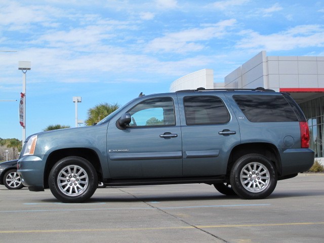 GMC Yukon 2009 photo 2