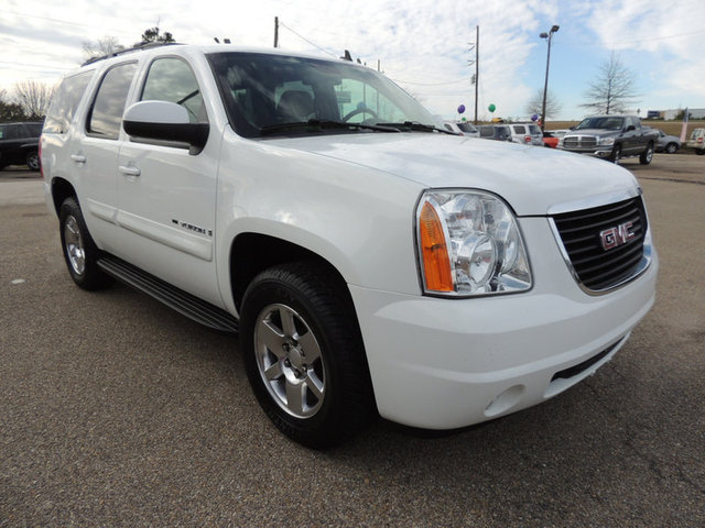 GMC Yukon 2009 photo 2