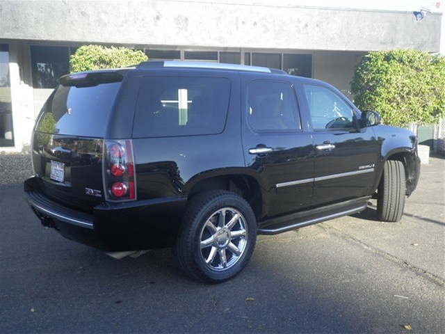 GMC Yukon 2009 photo 1