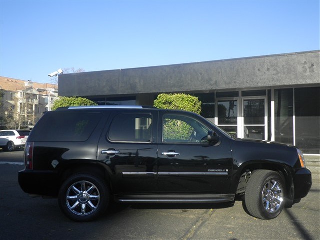 GMC Yukon 2009 photo 2