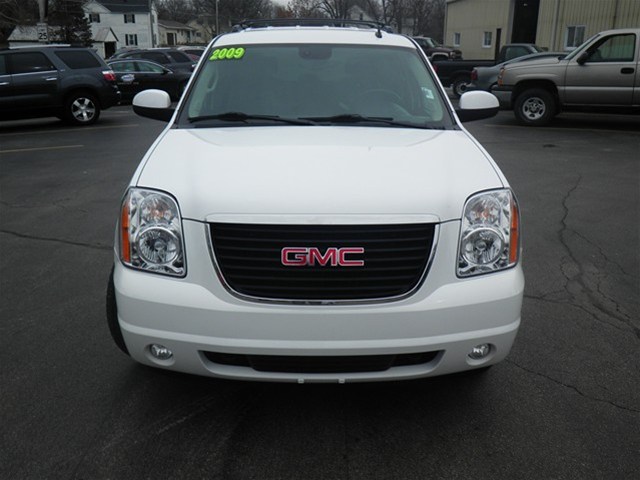 GMC Yukon 2009 photo 2