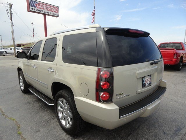 GMC Yukon 2009 photo 3