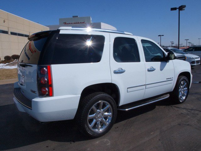 GMC Yukon 2009 photo 1