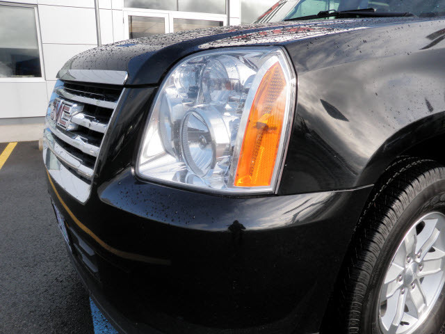 GMC Yukon 2009 photo 2