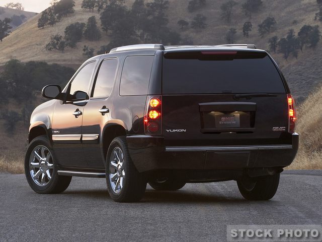 GMC Yukon 2009 photo 2